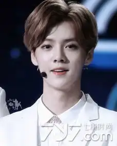  鹿晗露额头图片告诉男生可以留哪些露额头发型