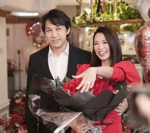  tvb女星陈炜宣布明年4月办婚礼大方晒求婚照钻戒吸睛