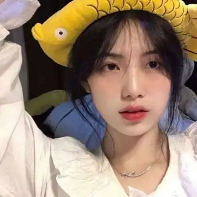 网易云热评他总在楼下给她唱歌,她说搬家别来唱了,十分钟后却听见