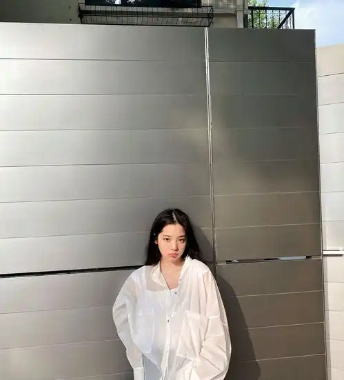  欧阳娜娜的衣品不得了,玩转夏日清新穿搭,可盐可甜的风格,爱了