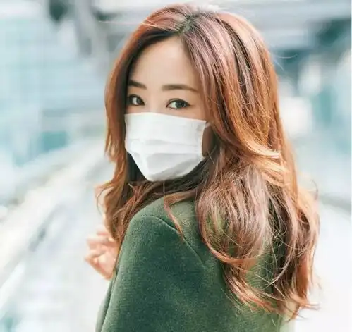 女生头像戴口罩 冷酷布