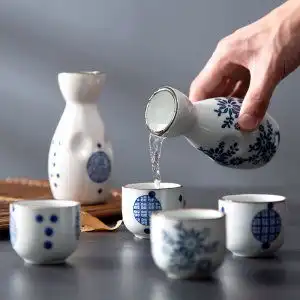 酒问丨为什么喝白酒最好用小酒杯我们应该如何选择酒杯