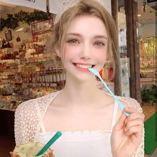  真人女生头像山有木兮木有枝,心悦君兮君不知