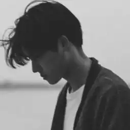  黑色系男头我还在这等你.