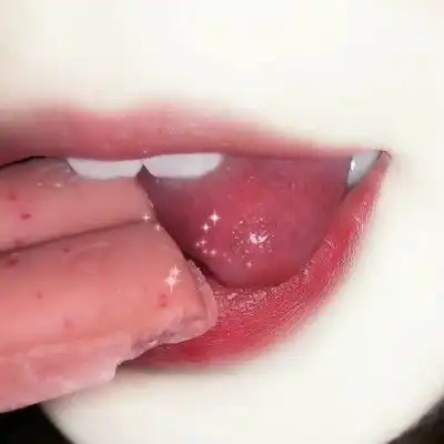  每天涂口红出门的女生,3年后嘴巴会变成什么样美妆博主说出实话
