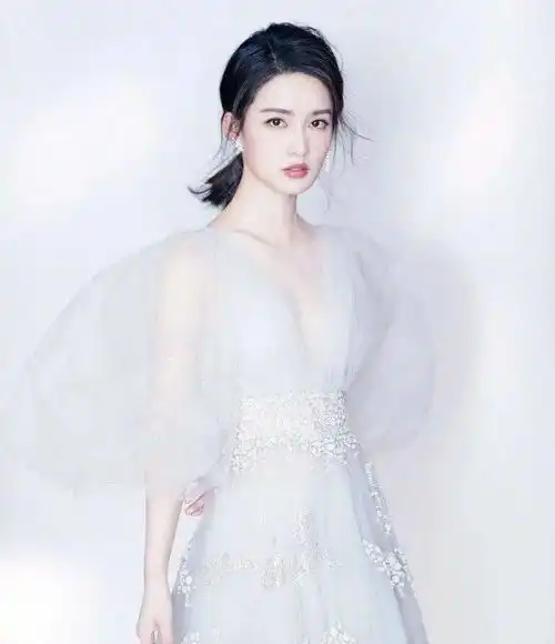  李沁邓伦疑似恋情曝光工作室情侣头像秀恩爱,女方是娱乐圈隐形直男斩