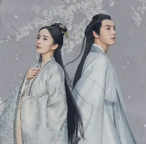  斛珠夫人35岁杨幂再演少女,颜值没问题,眼神出戏了