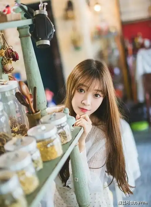  性感美女时尚写真金发少女漂亮脸蛋笑容甜美,清纯可爱迷人