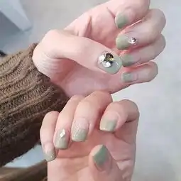  文艺小清新们超爱的绿色美甲,原来绿色还可以这么美
