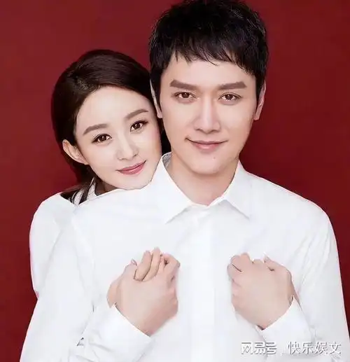  冯绍峰罕见带娃出门游玩与5岁儿子现身上海,低头看手机很忙碌