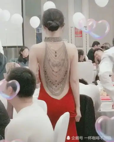  抖音最美背影新娘火了,当她侧过身来的瞬间,网友真好看