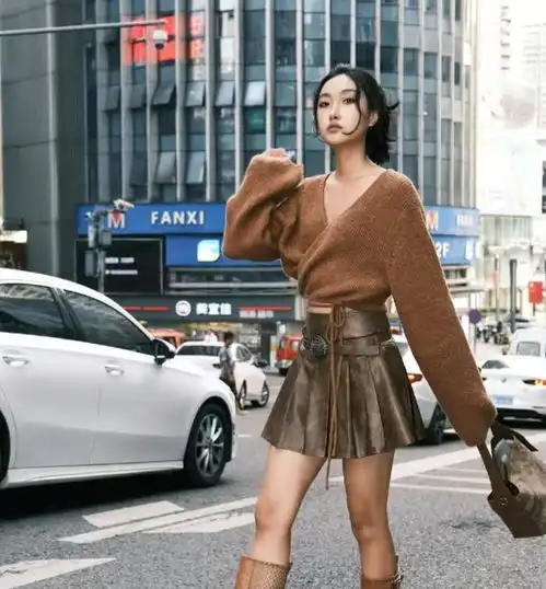  冬日混搭新风尚美拉德穿搭火爆上海大都市女生的街头演绎