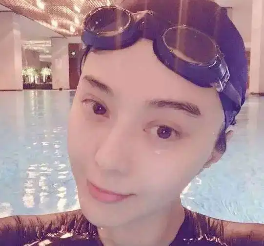  韩雪变美妆博主超专业,自然三段式假睫毛成就撩人桃花眼