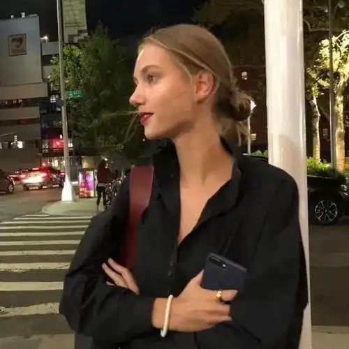  很多事情都很糟糕,但人间有人间的好人间有你萱草