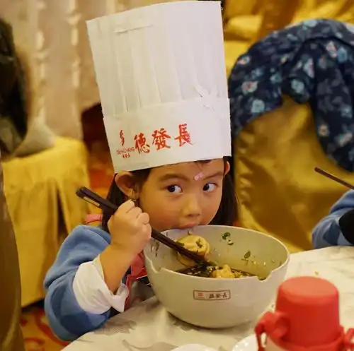 最近很火的娃娃头像包饺