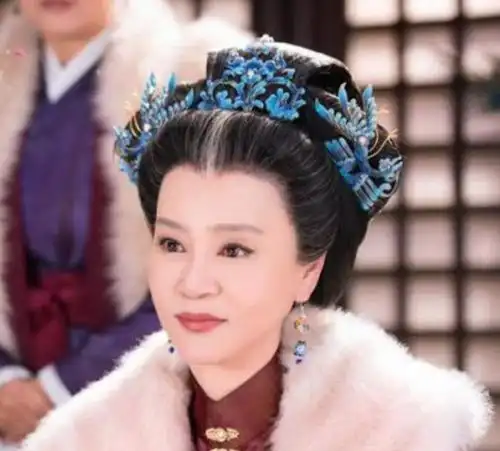  你只知道她是太后专业户,却不知道年轻时有多美,简直惊艳了时光
