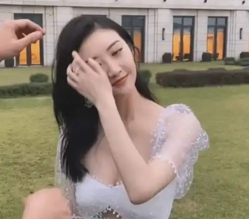  有种肥而不腻叫生图下的景甜,镜头拉近后,这才是男人小心肝