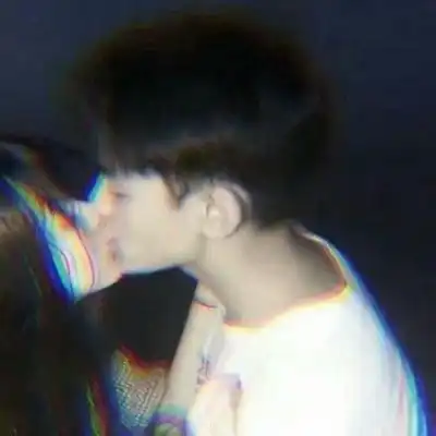 情侣头像不露脸一人一半