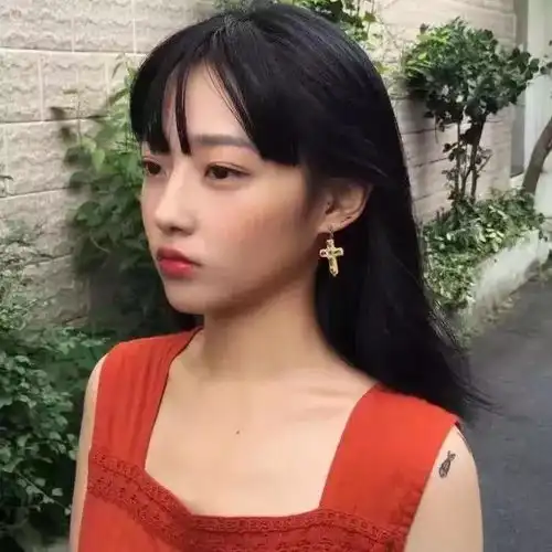  头像丨需要一个拥抱来化掉心里所有的委屈