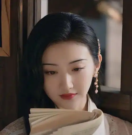  景甜饰演的司藤带火了细眉妆,换了眉形就像换了张脸,美出新高度