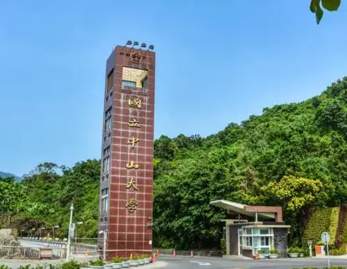  中国最美的大学,青春洋溢清新脱俗,游客想回学校恋爱了