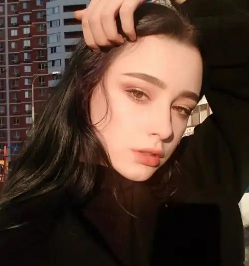  不得不说,她们的发型美的有点过分了