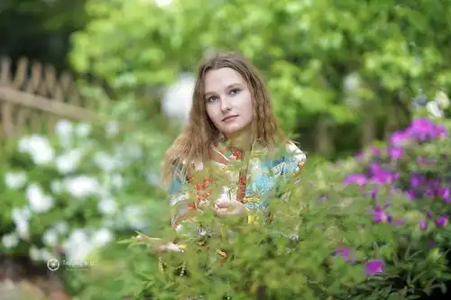  ukraine美女逛花展