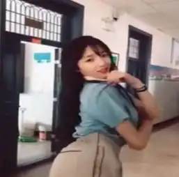  抖音女装大佬艾比火了,上学住在男生宿舍,想想画面好怪异