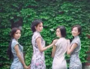  北大美女旗袍照走红清新脱俗