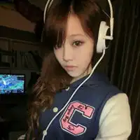  嘴角一撇就是笑超可爱的女生qq头像