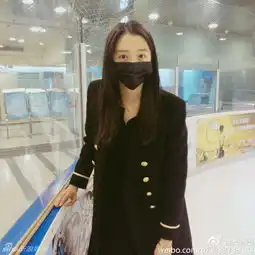  组图关晓彤素颜溜冰戴口罩认怂获小女孩指教