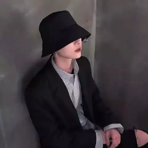  男生头像山无遮海无拦