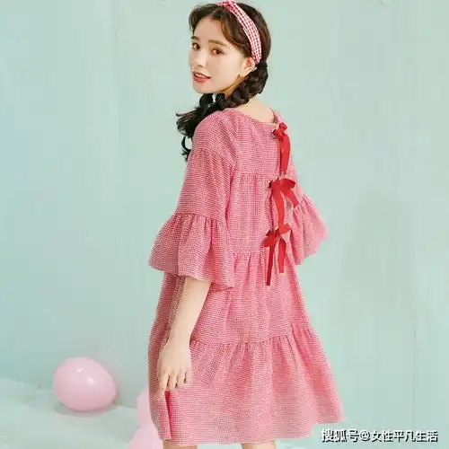 萱客女装搭配小众色格纹抽褶真丝连衣裙