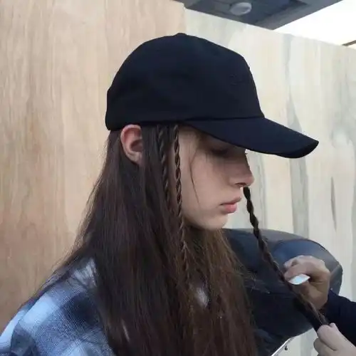 女生戴帽子口罩超霸气头