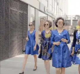  上了年纪的女人,尽量少穿长裤,学学奶奶们这样穿裙子,很美