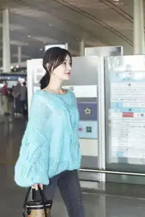  袁姗姗真会穿,毛衣牛仔时髦又减龄,春天这么穿就对了