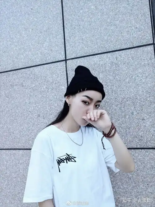  女孩子有没有哪个瞬间发现自己喜欢女孩
