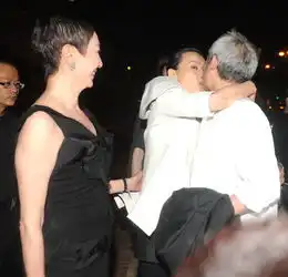  光鲜亮丽背后明星节庆聚会醉酒百态