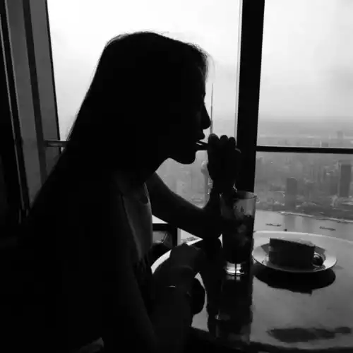 真人头像女生冷酷霸气 