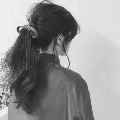  黑色高级感女生头像背影图片