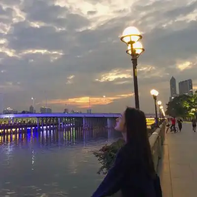 长发唯美女生头像侧脸长发飘飘