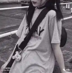  58岁大妈装萝莉网红十万见一面直播美颜被关沦为年度最惨现场