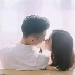 情侣头像成熟简单中等生