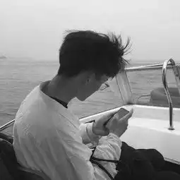 艺术感简约头像男白色空