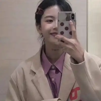  女生头像可爱单纯清新,面带微笑甜美的美女