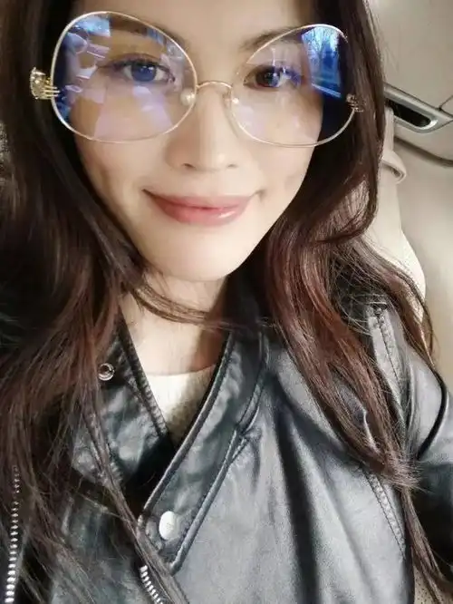  看何穗新look,带你赶时髦