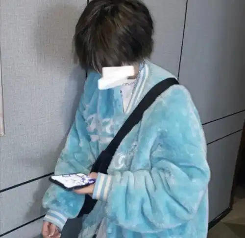  慵懒风男生头像
