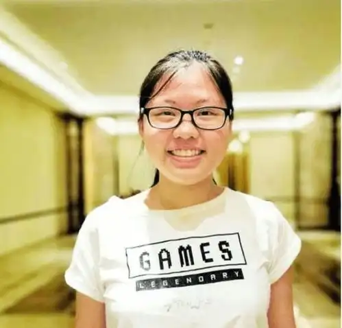  女生无缘上大学,崩溃大哭,班主任却一脸高兴