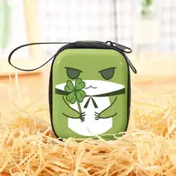  手里捧着四叶草的动物卡通形象是什么