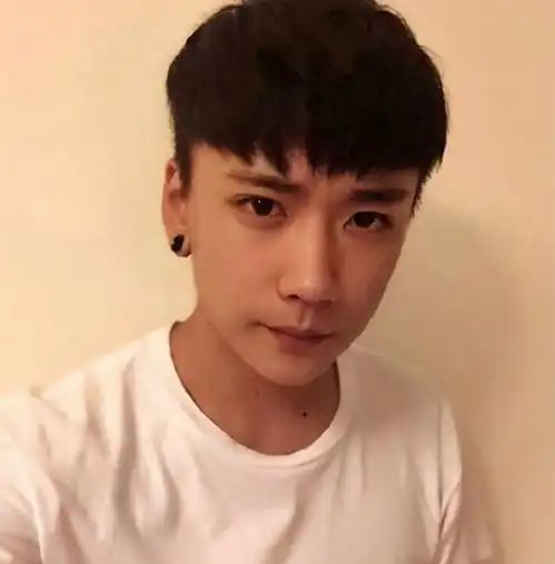  变形记最美农村女孩,一到假期哥哥就接走她,如今被宠小公主